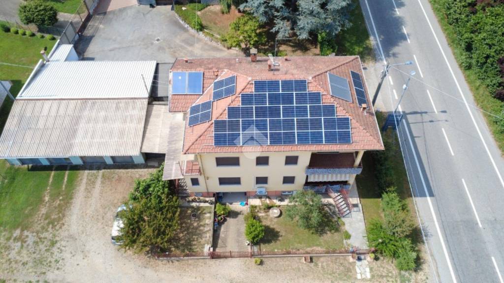 casa indipendente in vendita a Cerrione in zona Vergnasco