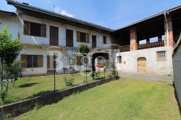 casa indipendente in vendita a Cerrione in zona Magnonevolo