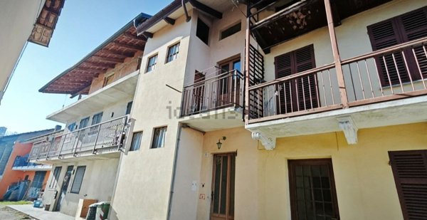 casa indipendente in vendita a Cerrione