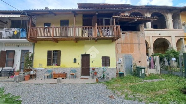 casa indipendente in vendita a Cerrione