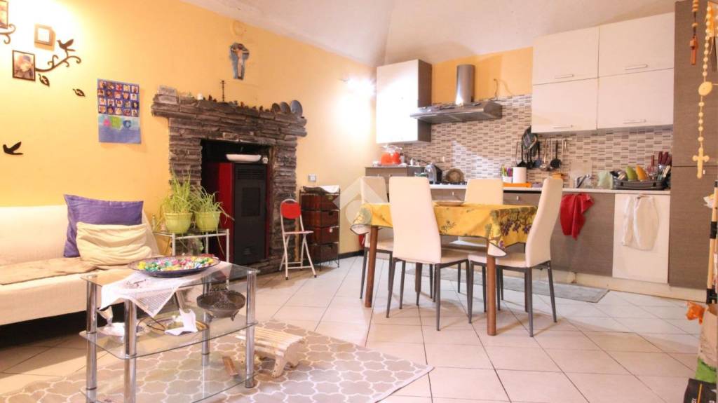 casa indipendente in vendita a Cerrione