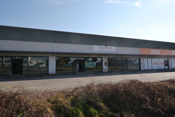 locale di sgombero in vendita a Cerrione