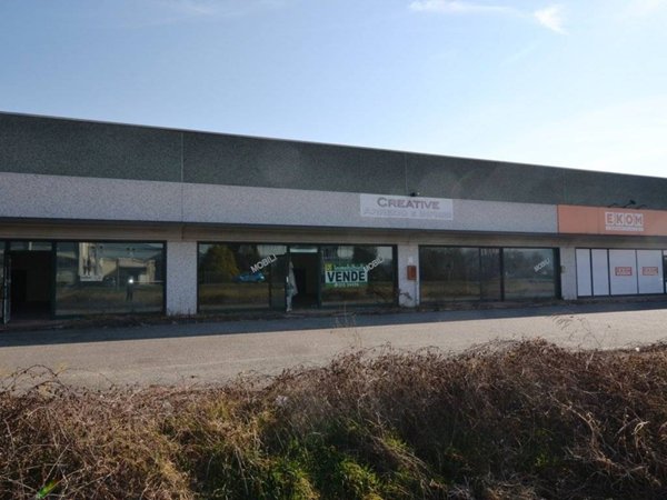 negozio in vendita a Cerrione in zona Vergnasco