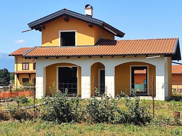 casa indipendente in vendita a Cerrione