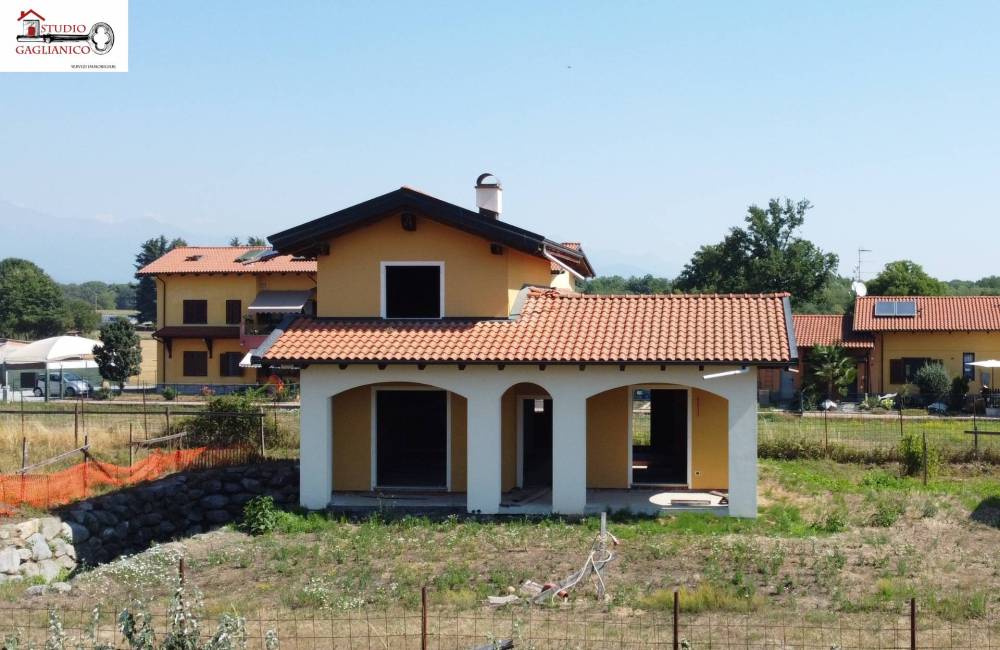 casa indipendente in vendita a Cerrione