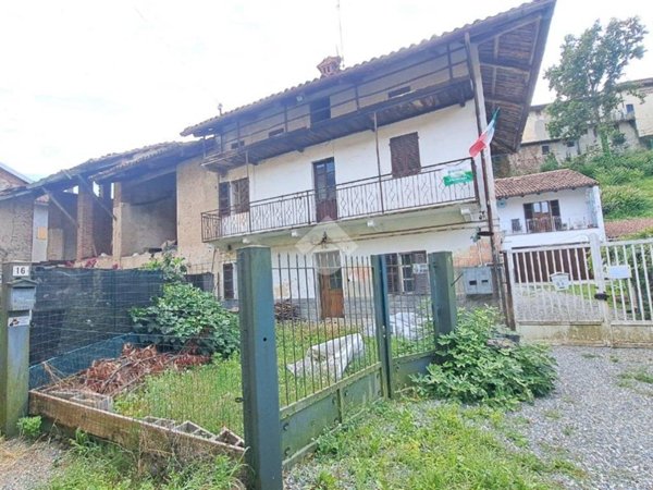 casa indipendente in vendita a Cerrione