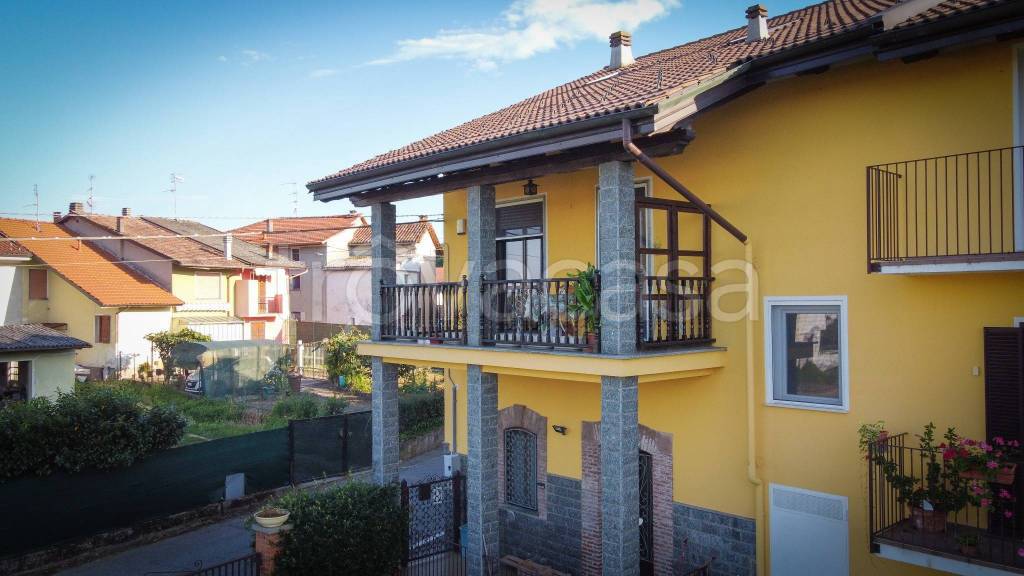 casa indipendente in vendita a Cerrione