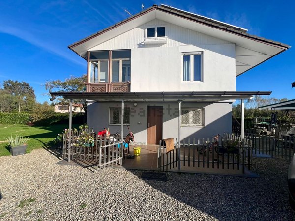casa indipendente in vendita a Cerrione