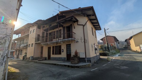 casa indipendente in vendita a Cerrione