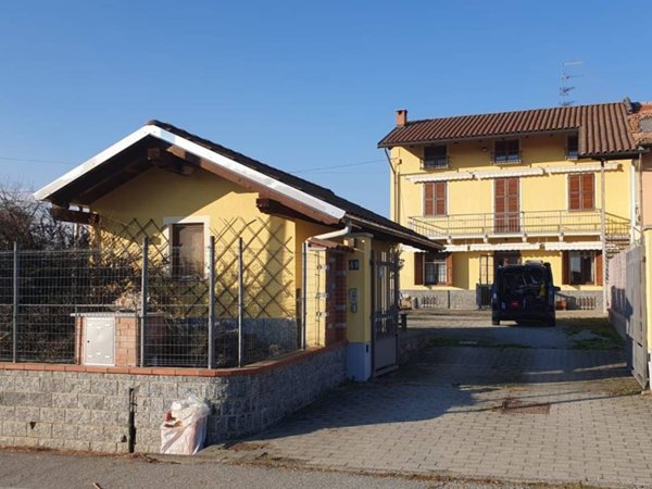casa indipendente in vendita a Cerrione in zona Magnonevolo