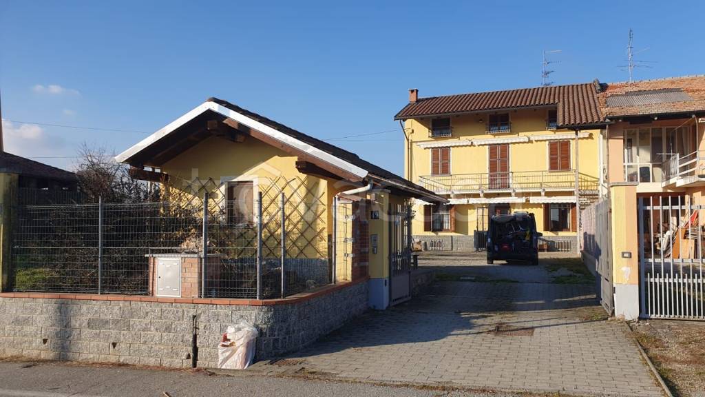casa indipendente in vendita a Cerrione in zona Magnonevolo