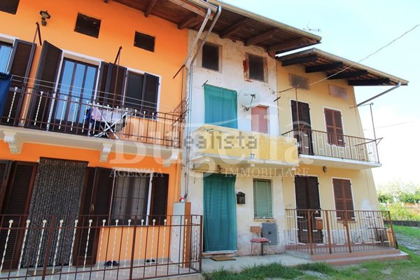 appartamento in vendita a Cerrione in zona Magnonevolo