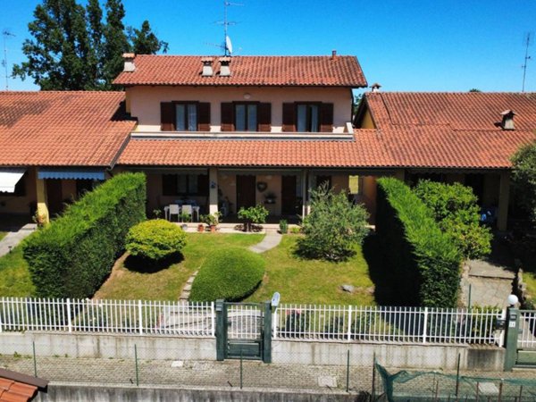 casa indipendente in vendita a Cerrione in zona Vergnasco