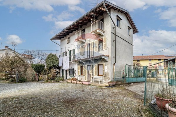 appartamento in vendita a Cerrione in zona Magnonevolo