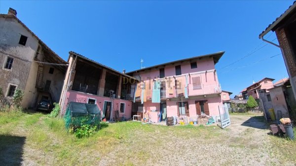 casa indipendente in vendita a Cerrione