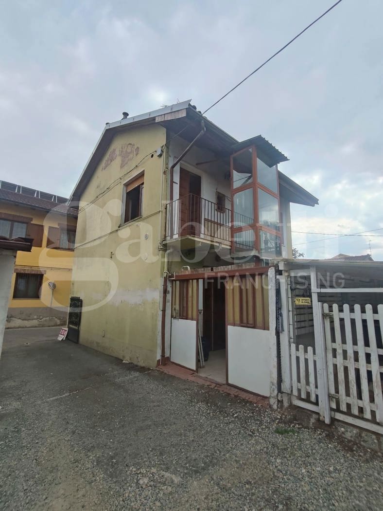 casa indipendente in vendita a Cerrione