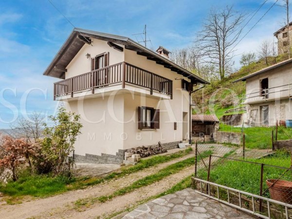 casa indipendente in vendita a Coggiola in zona Vico