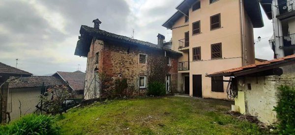 casa indipendente in vendita a Coggiola in zona Vico