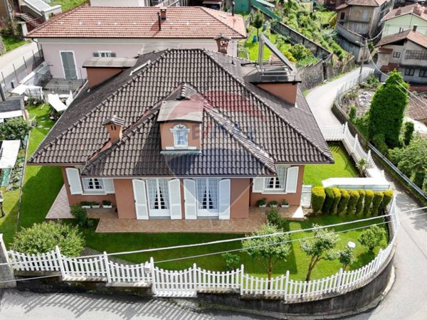 casa indipendente in vendita a Coggiola in zona Vico