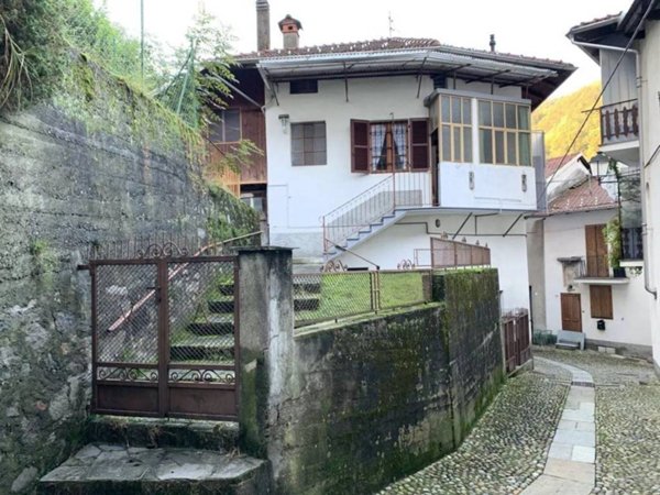 casa indipendente in vendita a Coggiola in zona Vico