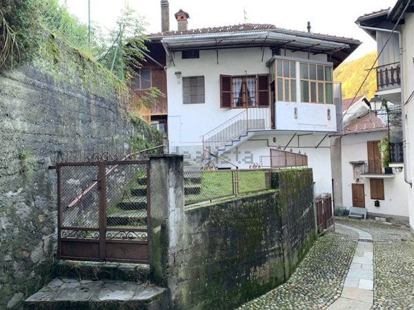 casa indipendente in vendita a Coggiola