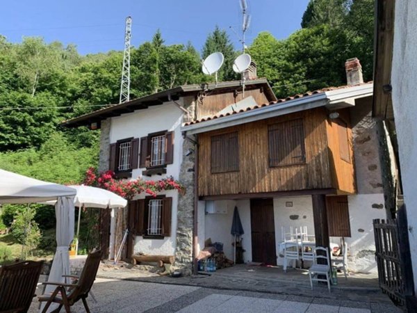 casa indipendente in vendita a Coggiola in zona Vico