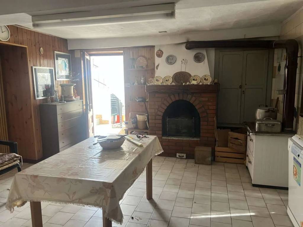 casa indipendente in vendita a Coggiola in zona Vico