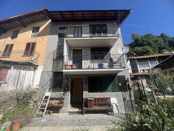 casa indipendente in vendita a Coggiola in zona Vico