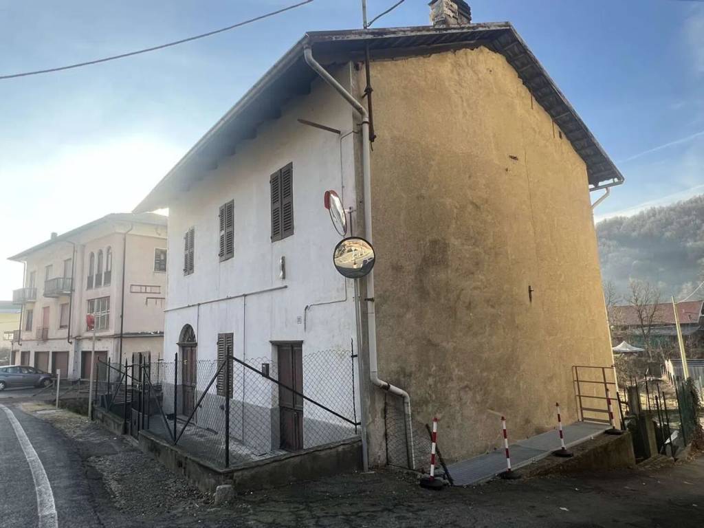 casa indipendente in vendita a Coggiola in zona Vico