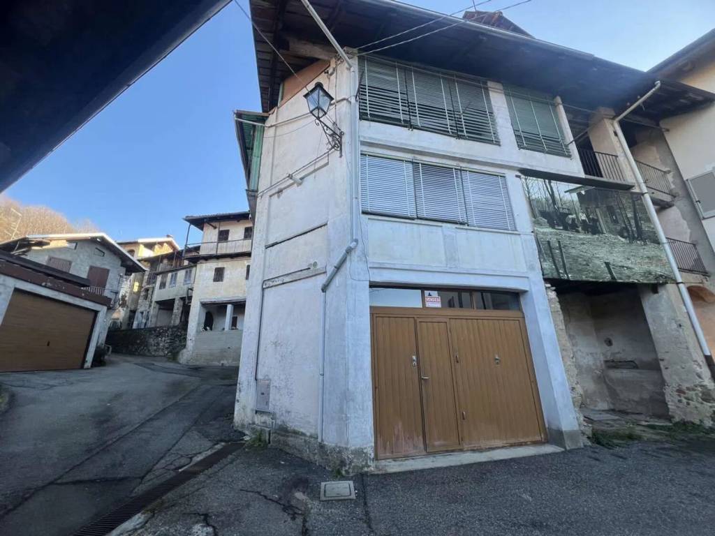 casa indipendente in vendita a Coggiola in zona Vico