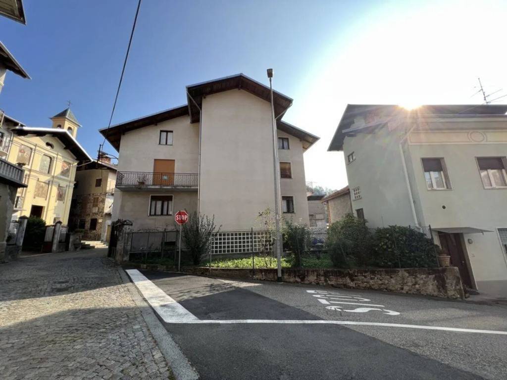 casa semindipendente in vendita a Coggiola in zona Vico