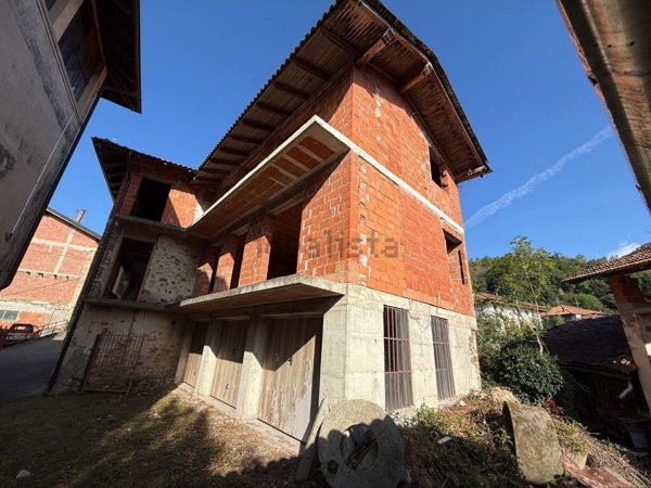 casa indipendente in vendita a Coggiola in zona Vico