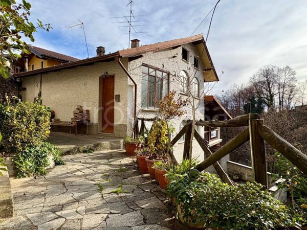 casa indipendente in vendita a Coggiola in zona Vico