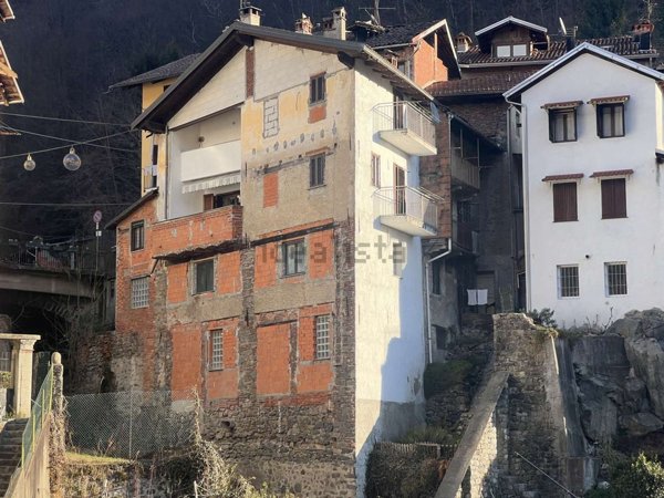 casa indipendente in vendita a Coggiola in zona Vico