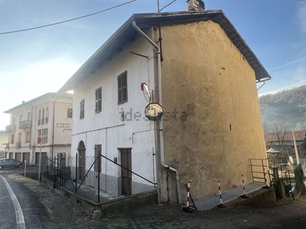 casa indipendente in vendita a Coggiola in zona Vico