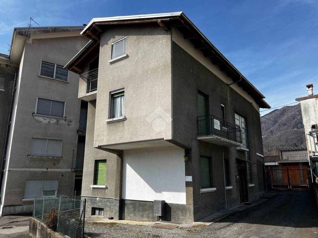 casa indipendente in vendita a Coggiola in zona Vico