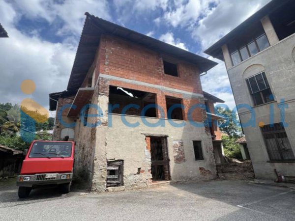 casa indipendente in vendita a Coggiola in zona Vico