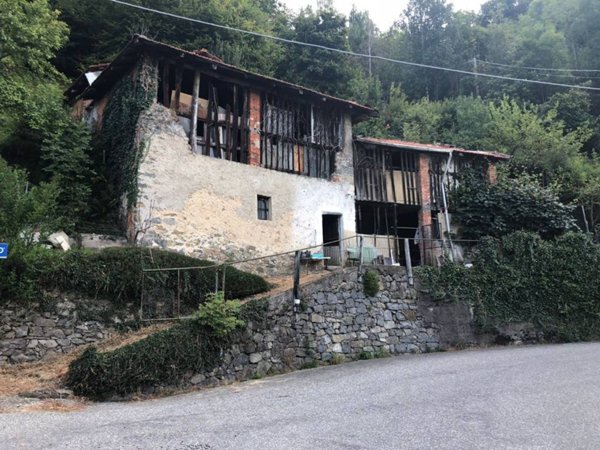 casa indipendente in vendita a Coggiola in zona Vico