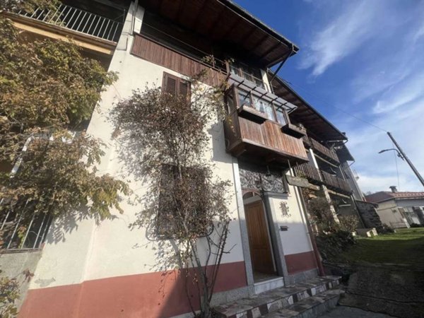 casa indipendente in vendita a Coggiola in zona Vico