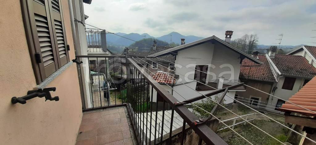 casa indipendente in vendita a Coggiola in zona Fervazzo