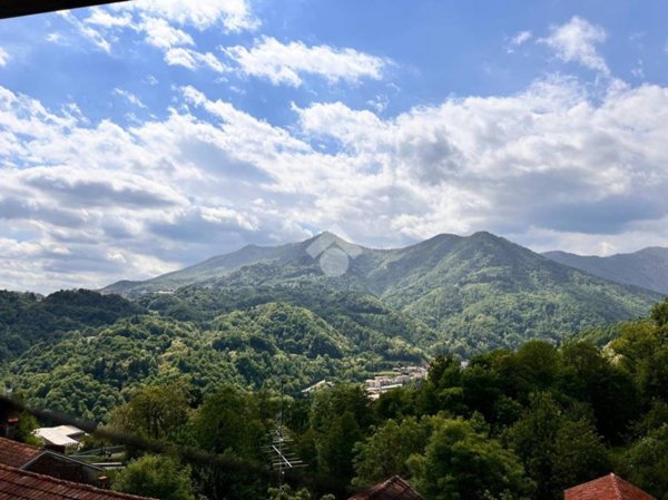 casa indipendente in vendita a Coggiola in zona Vico