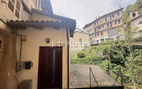 casa semindipendente in vendita a Coggiola