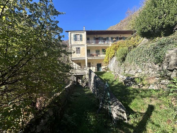 casa indipendente in vendita a Coggiola in zona Castello
