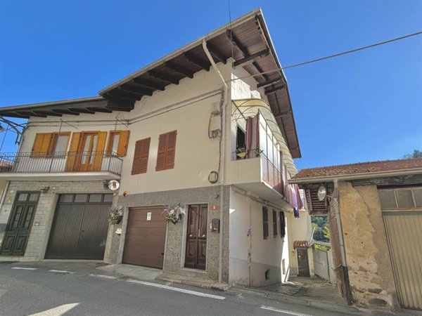 casa indipendente in vendita a Coggiola in zona Vico