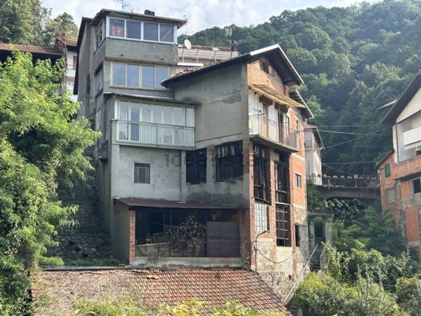 casa indipendente in vendita a Coggiola in zona Vico