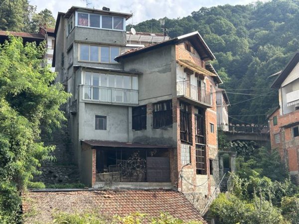 casa indipendente in vendita a Coggiola in zona Vico