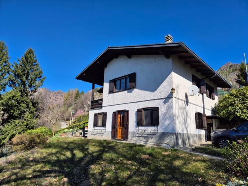casa indipendente in vendita a Coggiola