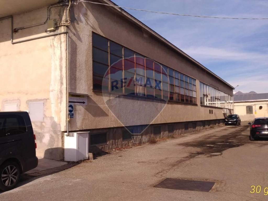 locale commerciale in vendita a Cossato