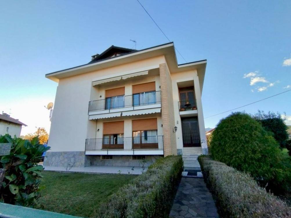 casa indipendente in vendita a Cossato in zona Parlamento