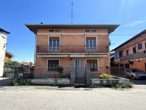 casa indipendente in vendita a Cossato in zona Spolina
